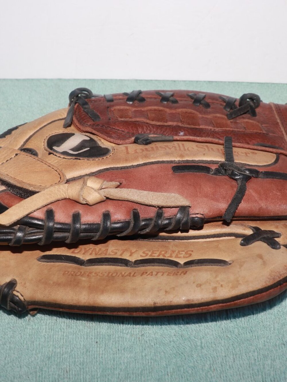 Louisville Slugger Dynasty Series Baseball Softball Glove DY1350 13.5"